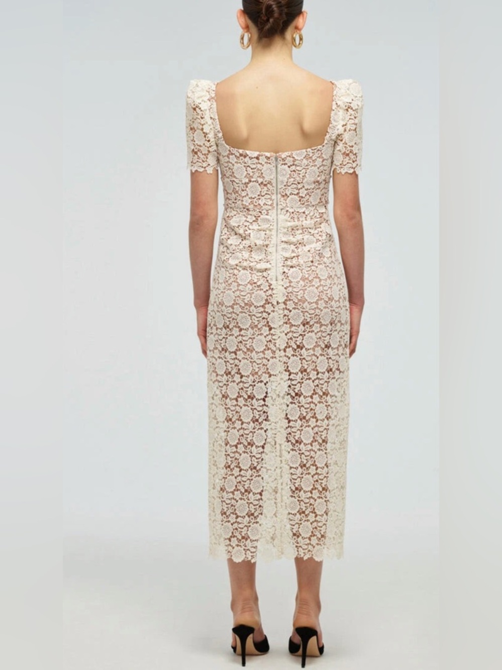 Self-Portrait Ivory
Floral Guipure Midi
Dress
Self-Portrait
Size 12 - Picture 3 of 17